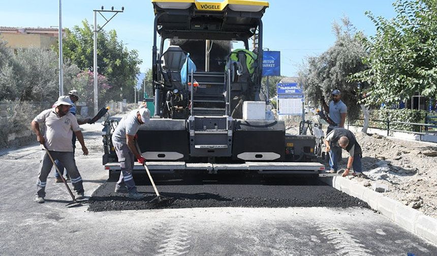 Kuşadası'nda sıcak asfalt çalışmasında sona gelindi