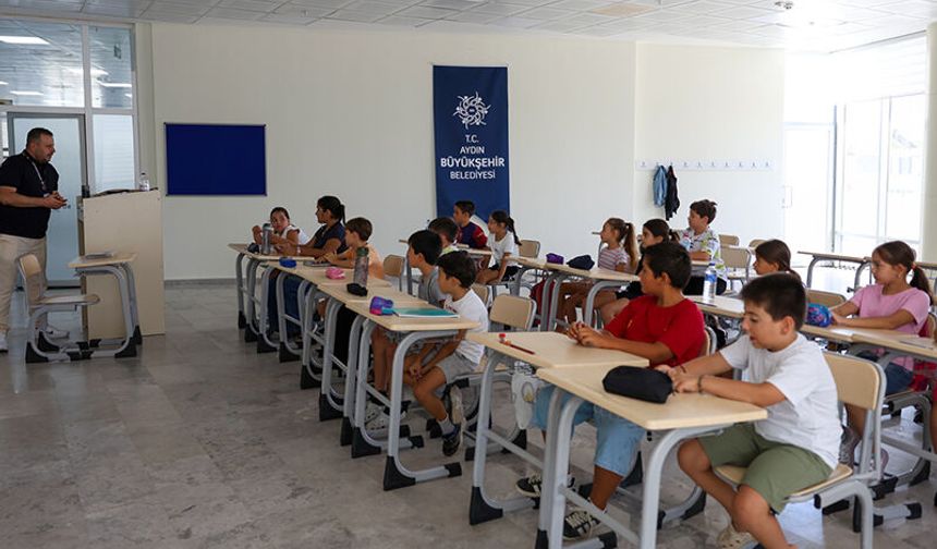 Aydınlı çocuklar yaz tatilini İngilizce öğrenerek geçiriyor