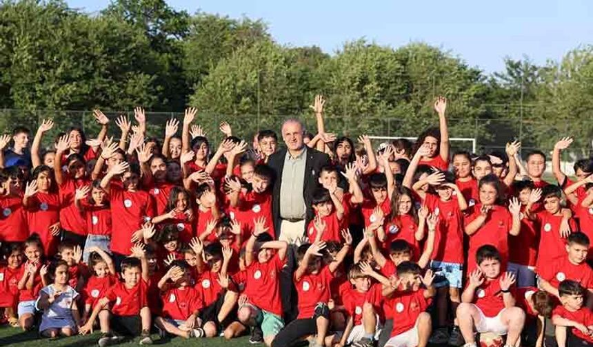 Başkan Kaya çocukların coşkusuna ortak oldu