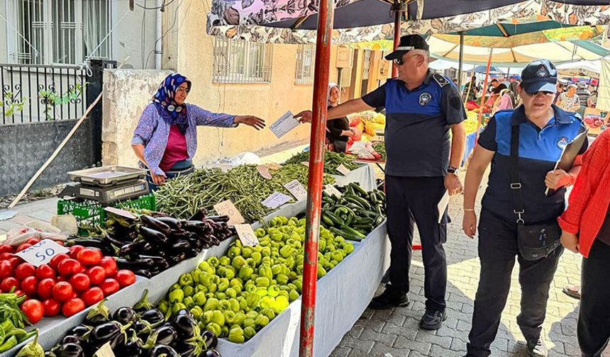 Efeler'deki pazarlarda etiket ve fiyat denetimi yapıldı