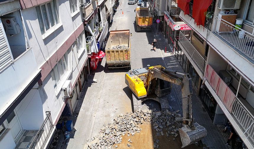 Efeler'de yol yenileme çalışmaları hız kesmiyor