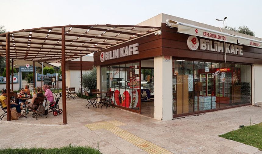 Efeler'de Bilim Kafe yaz akşamlarında da ziyaretçilerini ağırlayacak