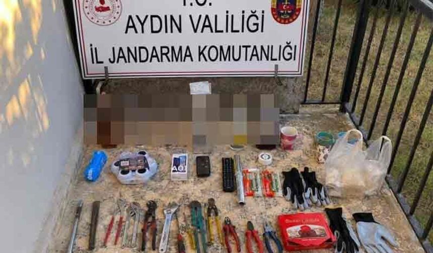 Hırsızlık yaparken suçüstü yakalandılar