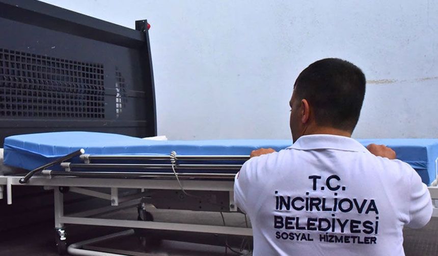 İncirliova Belediyesi'nden iki aileye hasta yatağı desteği