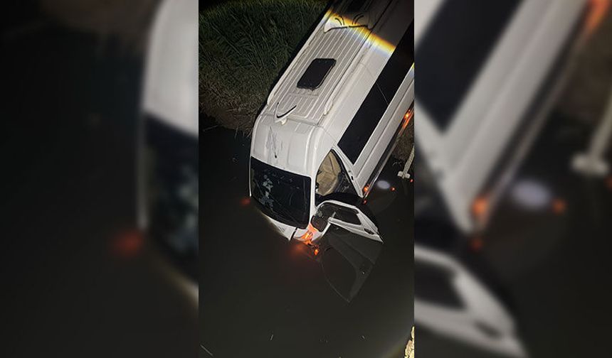 Aydın’da minibüs dereye uçtu