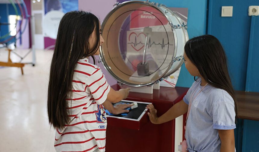 Aydınlı minikler yaz tatilini bilimle geçiriyor