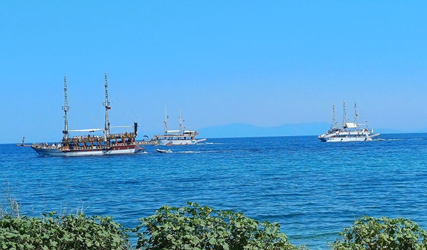 Kuşadası'nda tekne turlarına yoğun ilgi
