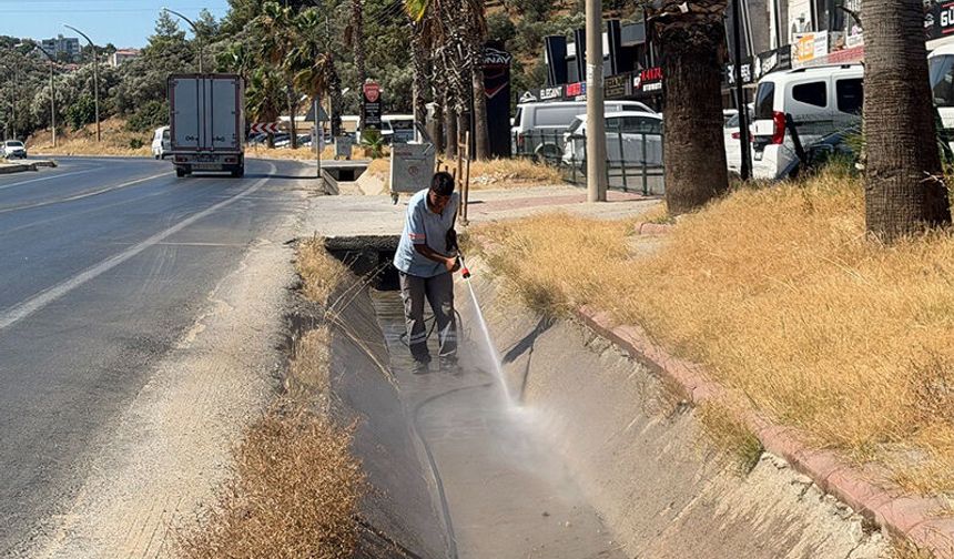 Kuşadası Belediyesi temizlik çalışmalarını sürdürüyor