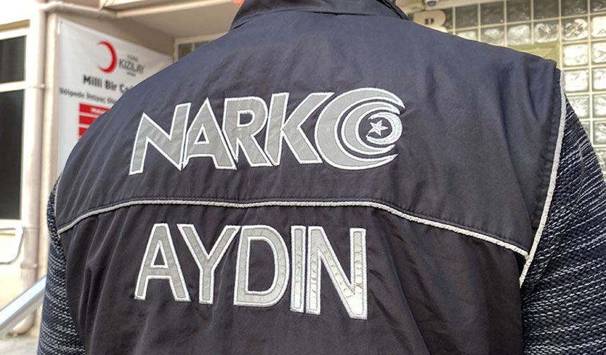 Zehir tacirleri polisten kaçamadı
