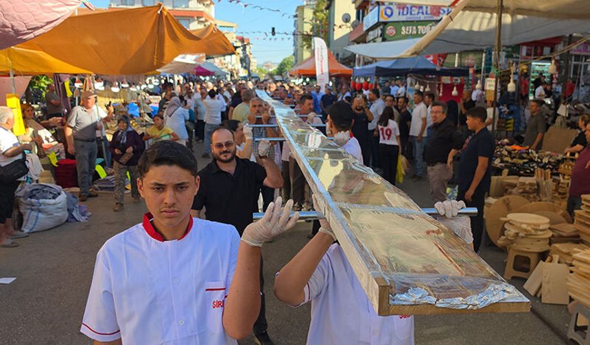 Karacasu dev festival başladı: 14 metrelik pide ilgi çekti