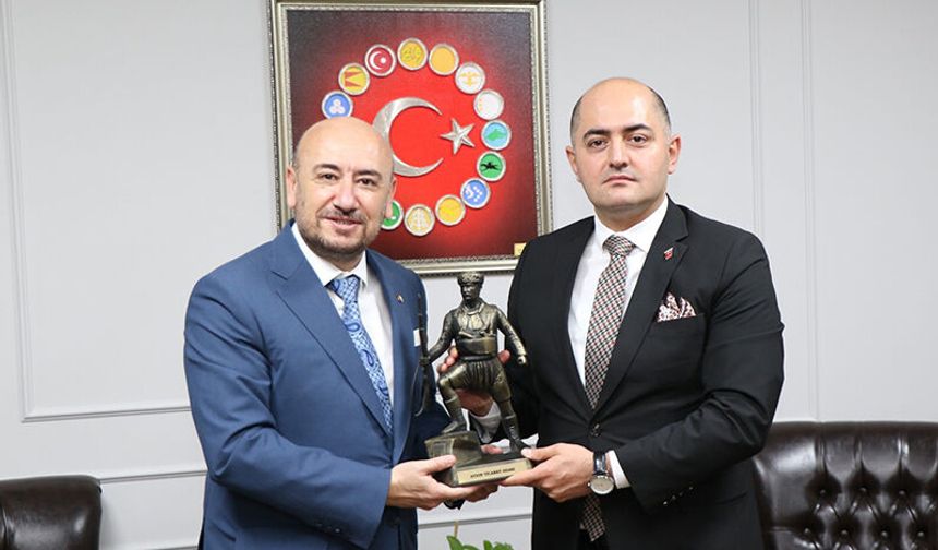 AYTO’dan Başsavcı Arısoy’a Aydın inciri ve efe hediyesi
