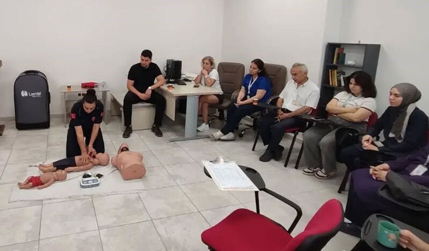 Karacasu Devlet Hastanesi'nde CPR eğitimi verildi