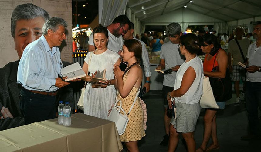 Mustafa Balbay Kuşadası’nda sevenleriyle buluştu