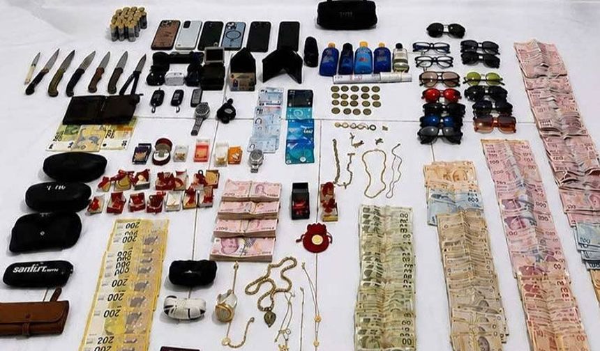 Kuşadası’nda plaj hırsızı suçüstü yakalandı