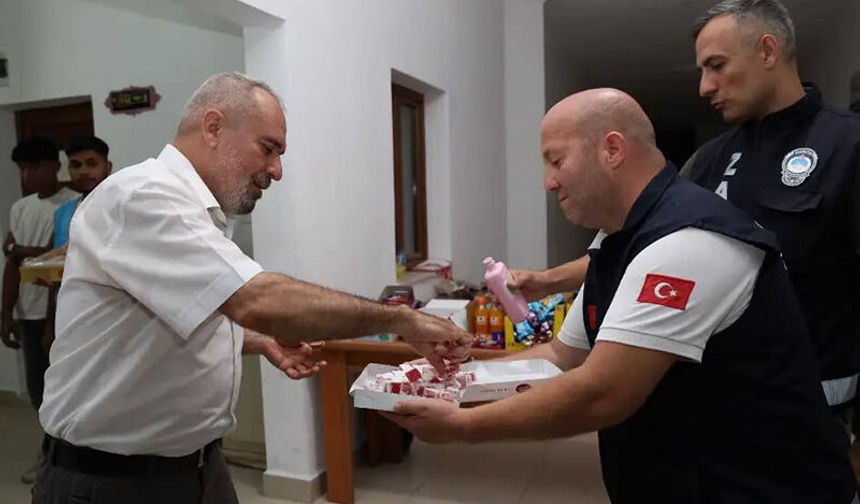 İncirliova'da kandil gecesi camilerde ikram dağıtıldı