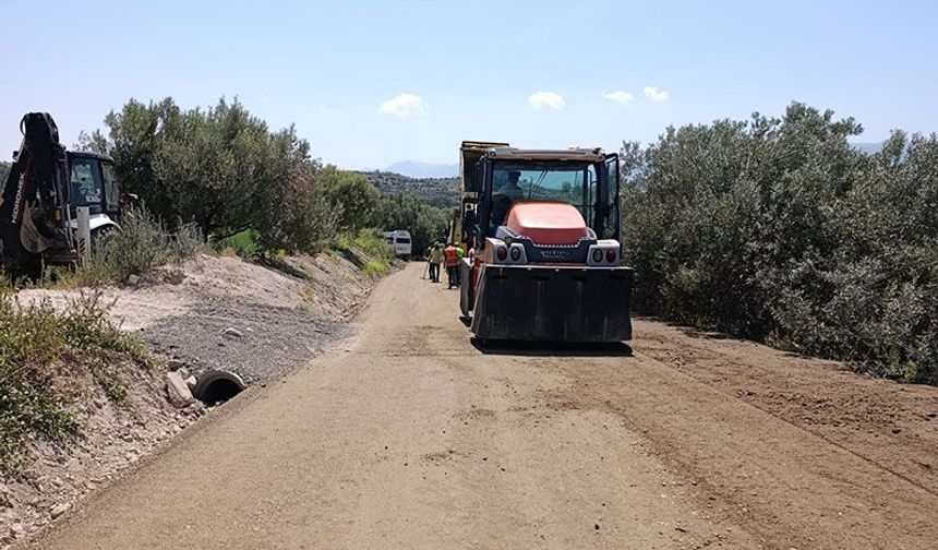 Aydın’ın 17 ilçesinde yol çalışmaları sürüyor
