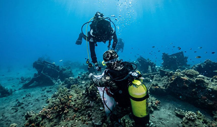 Kuşadası’nda dip temizliği