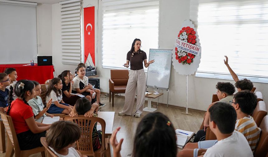 Efeler’de çocuklar felsefeyle düşünmeyi öğreniyor