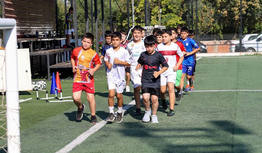 Geleceğin yıldızları Mehmet Anbarlı Spor Tesisleri’nde yetişiyor