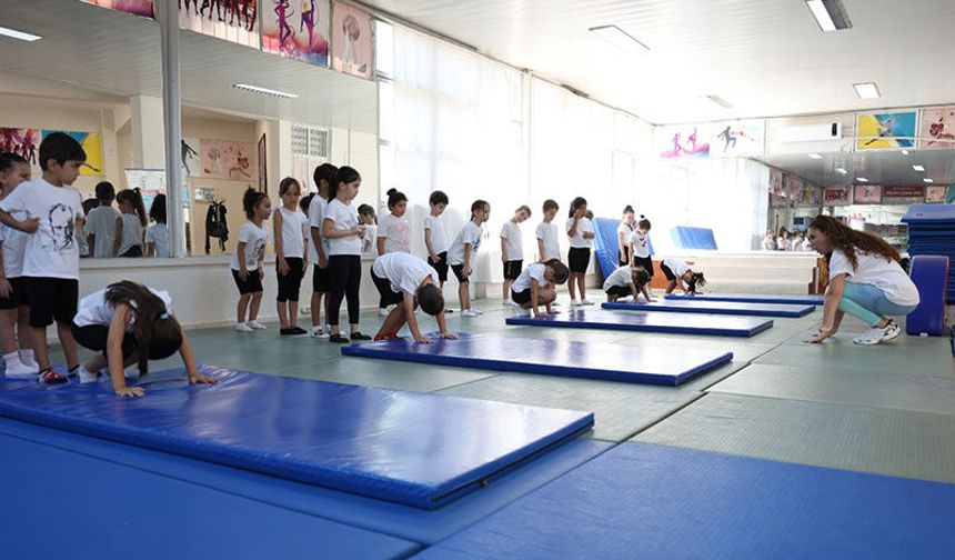 Efeler’de minikler jimnastikle güçleniyor