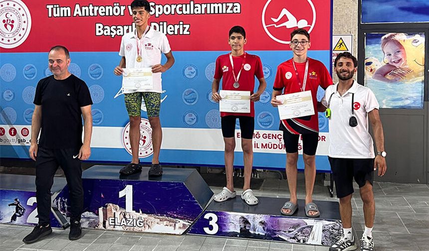 Aydınlı yüzücülerden çifte başarı