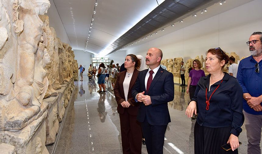 Ziyarete açılan müzenin ilk misafiri Vali Varol oldu