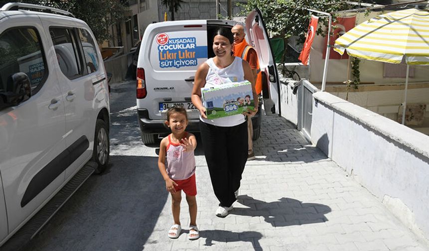 Kuşadası’nda çocuklar lıkır lıkır süt içmeye devam ediyor