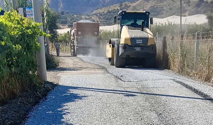 Başkan Yetişkin Efeler’in yollarını yeniliyor