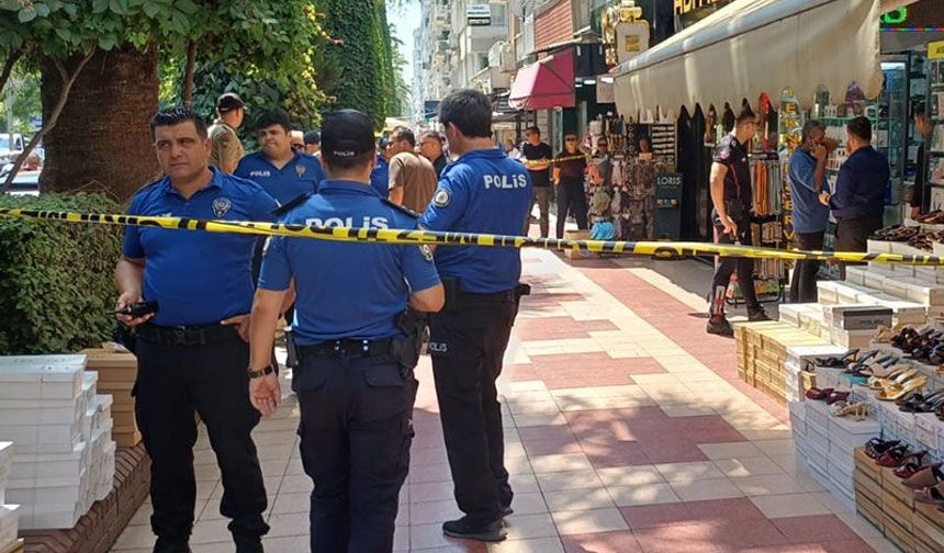 Silahla vurulan esnaf hayatını kaybetti