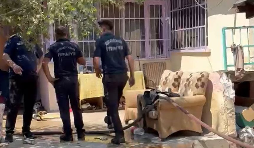 İki kızını eve kilitleyip evi ateşe verdi