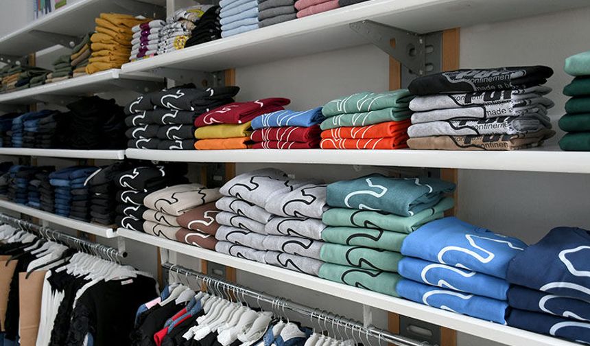 Ada Kıyafet Evi Kuşadalı çocukların daima yanında