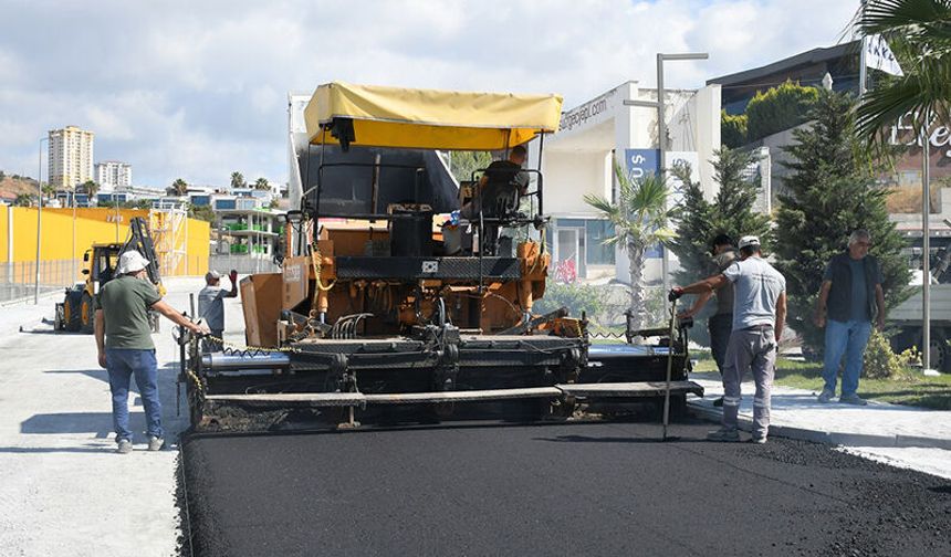 Kuşadası Belediyesi’nden Değirmendere’de asfalt mesaisi