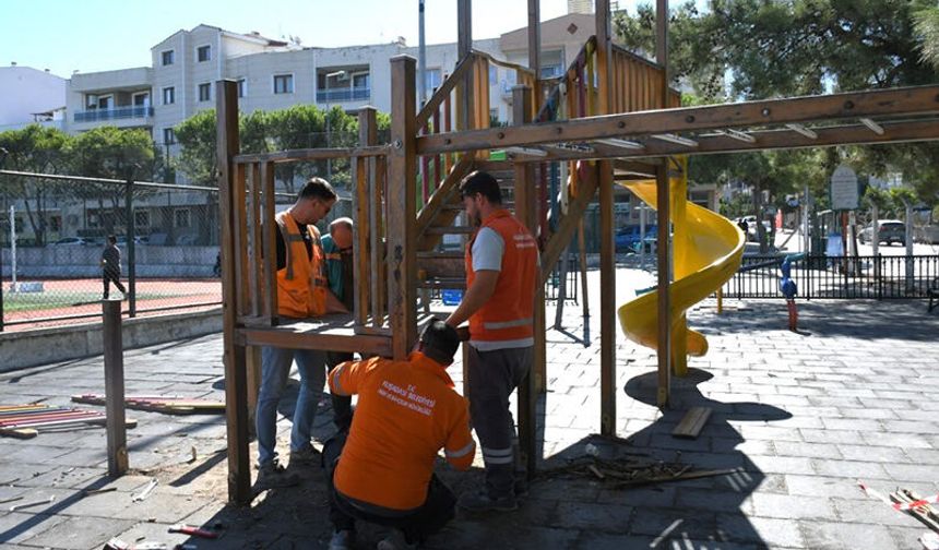 Kuşadası’nda çocukların oyun alanları yenileniyor