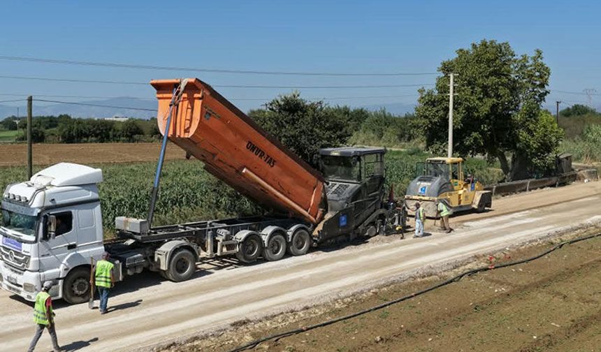 İncirliova’da yol yenileme çalışmaları devam ediyor