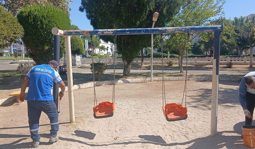 Didim Belediyesi'nden parklarda genel bakım çalışması