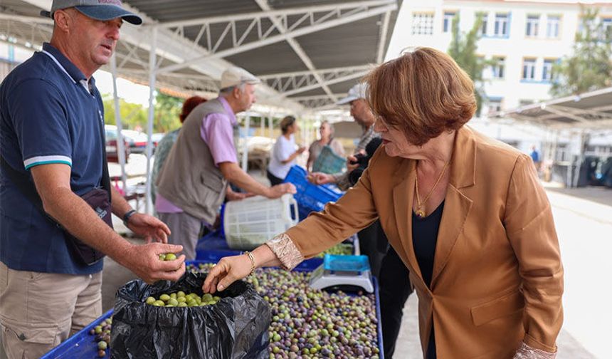 Başkan Gençay, zeytin pazarında üreticilerle buluştu