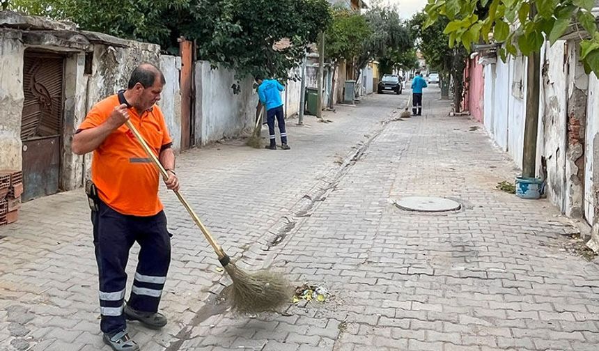 Efeler’de temizlik mesaisi sürüyor