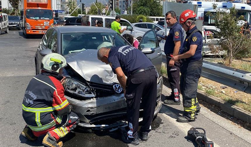 Aydın'da 2 otomobil çarpıştı: 1'i bebek 4 yaralı