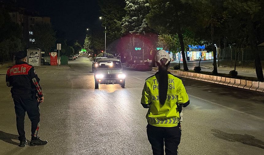 Polis ekiplerinin güvenlik uygulamaları aralıksız sürüyor