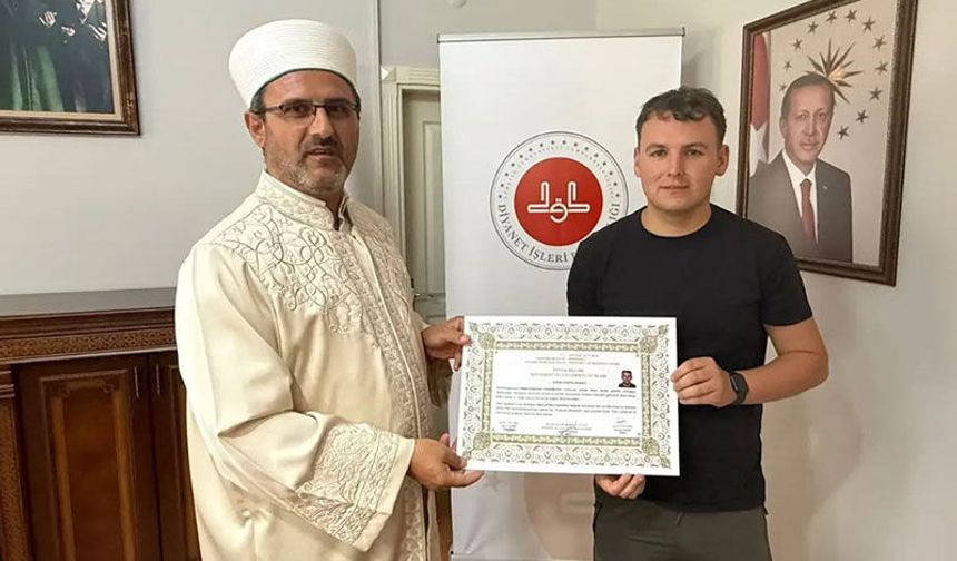 Bayram namazından etkilenip Müslüman oldu