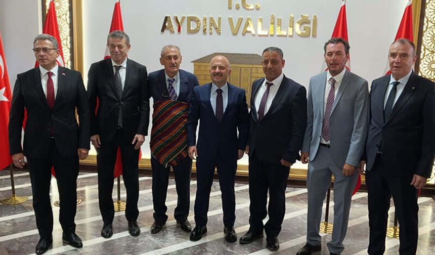Aydın’ın Ahisi ödülünü Vali Varol’dan aldı