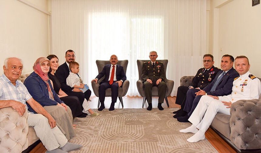 Vali Varol, gazi Çakır ve ailesiyle bir araya geldi