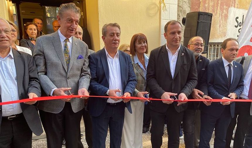 Efeler’de Atatürk Kültür Evi kapılarını açtı