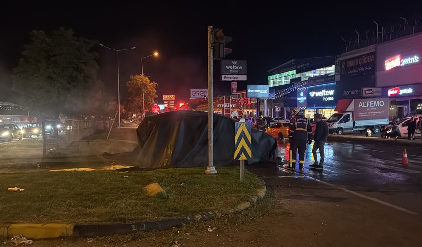 Aydın’da Tırla Çarpışan Araç Alev Aldı