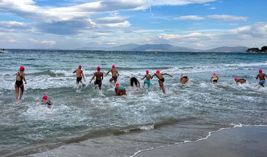 Kuşadası’nda kulaçlar kız öğrenciler için atıldı