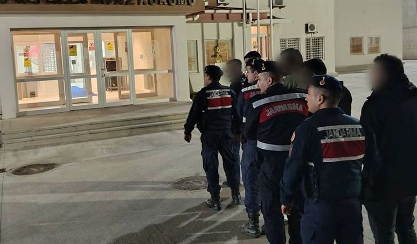 Durdurulan minibüsten 20 düzensiz göçmen çıktı
