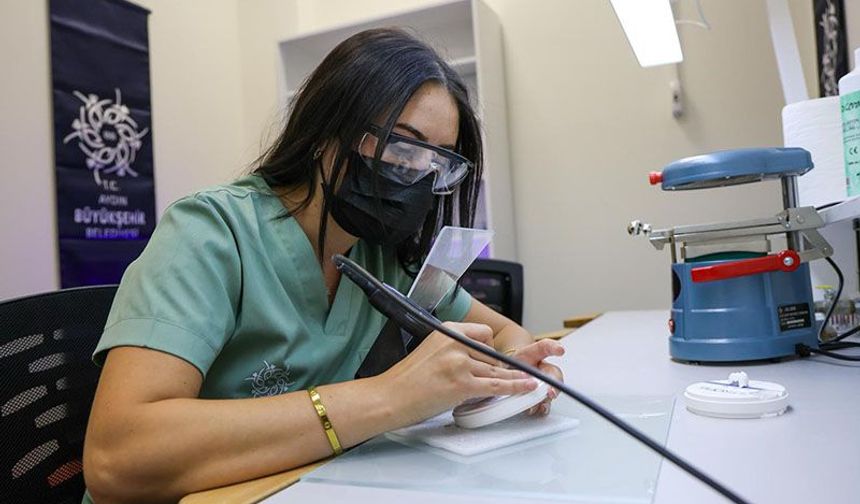Büyükşehir’in Diş Protez Laboratuvarı hizmetlerini sürdürüyor
