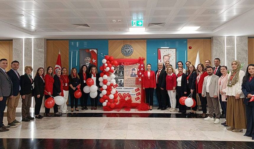 Cumhuriyet Bayramı coşkusu hastane koridorlarına taşındı