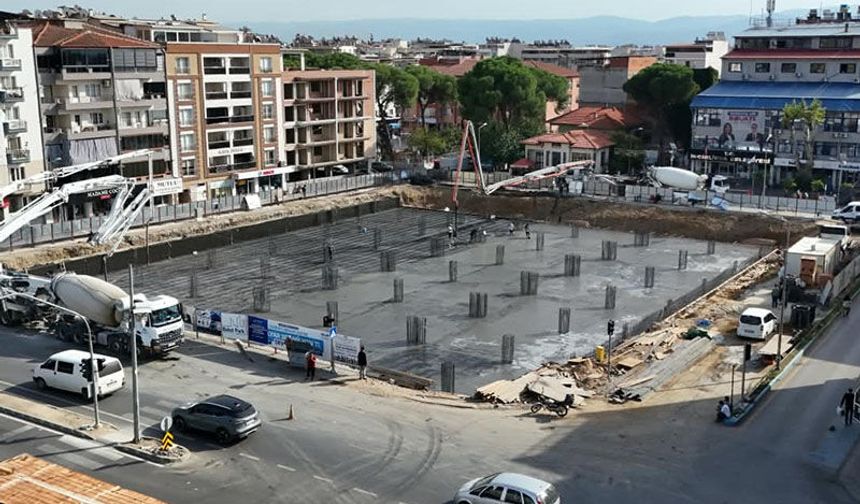 İncirliova’da meydan ve yeraltı otoparkı projesi yükseliyor