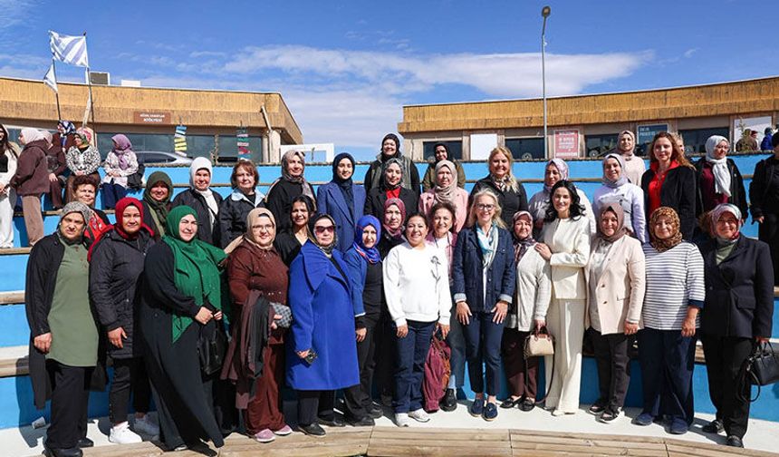 Sarıbaş, Anne-Kız Kampı’nda Ege’nin kadınlarıyla buluştu